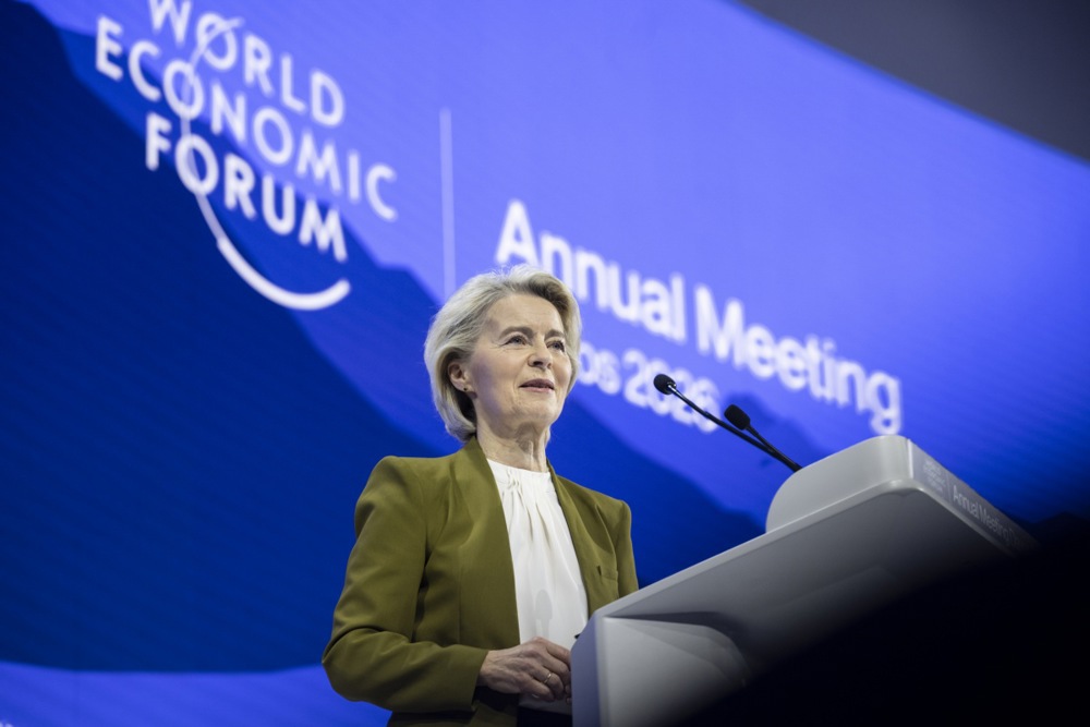 Počeo Forum u Davosu, Tramp glavna zvezda: "Smeju mu se i u isto vreme dodvoravaju" 2