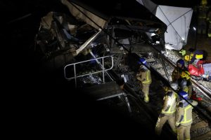 Voz kod Barselone iskliznuo iz šina: Mašinovođa poginuo, povređeno 20 osoba 2