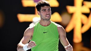 Prvi teniser sveta, Španac Karlos Alkaraz plasirao se u treće kolo Otvorenog prvenstva Australije u Melburnu pošto je pobedio Nemca Janika Hanfmana sa 7:6, 6:3, 6:2.