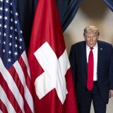 Tramp najavio nastavak pregovora o Grenlandu 6