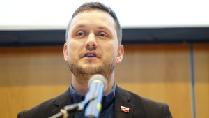 Grenlandski premijer Jens-Frederik Nilsen izjavio je danas da postoje crvene linije koje se u razgovoru sa SAD ne smeju preći, ali je priznao da je potrebno povećati bezbednost u regionu zbog sve agresivnije Rusije.