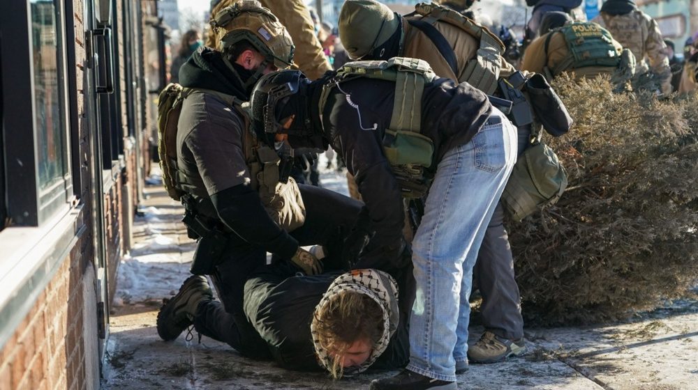 „Ovako izgleda fašizam“: Analiza Gardijana "terora u Mineapolisu koji podseća na građanski rat" 8