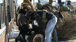 (VIDEO) "Trampove imigracione mere potpuni fijasko": Ko je republikanac Kris Medel, koji je prekinuo kampanju za guvernera Minesote? 5