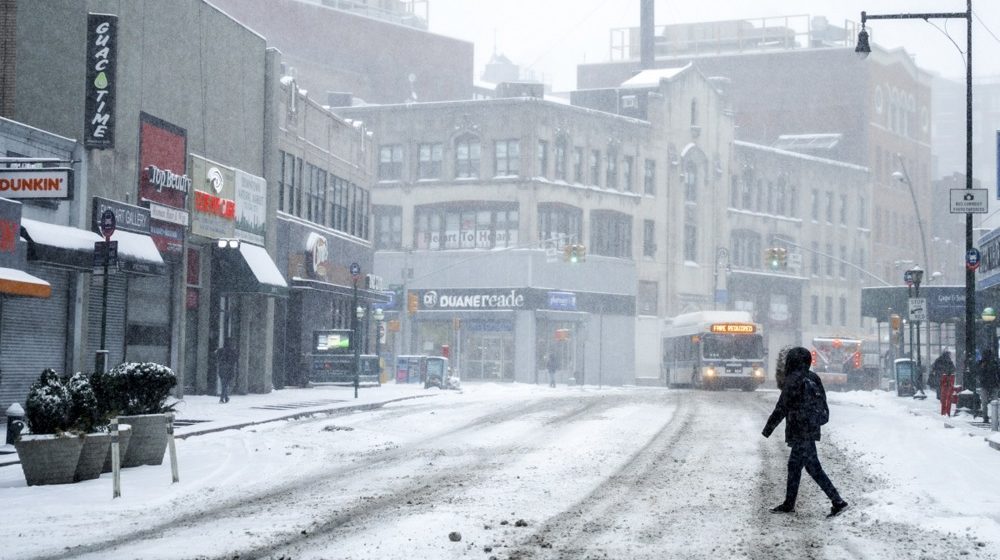 U SAD oko 900.000 korisnika ostalo bez struje zbog snežne oluje 11