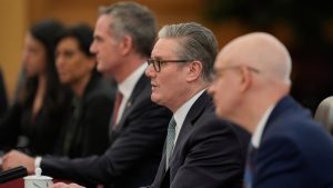 Britanski premijer Kir Starmer stigao je danas u kineski finansijski centar Šangaj, u pokušaju da poveća poslovnu saradnju britanskih firmi i druge najveće ekonomije sveta.