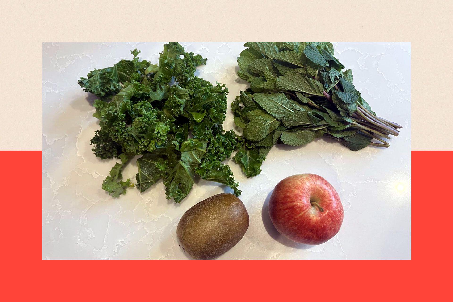 kivi, jabuka i zeleno lišće