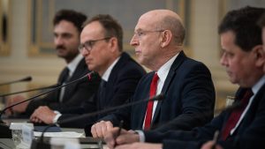 Ministri odbrane Ukrajine i Velike Britanije Denis Šmihalj i Džon Hili su danas u Kijevu potpisali su plan sprovođenja "Stogodišnjeg partnerstva" u razvoju odbrane 2026. godine, prenela je ukrajinska novinska agencija Ukrinform.