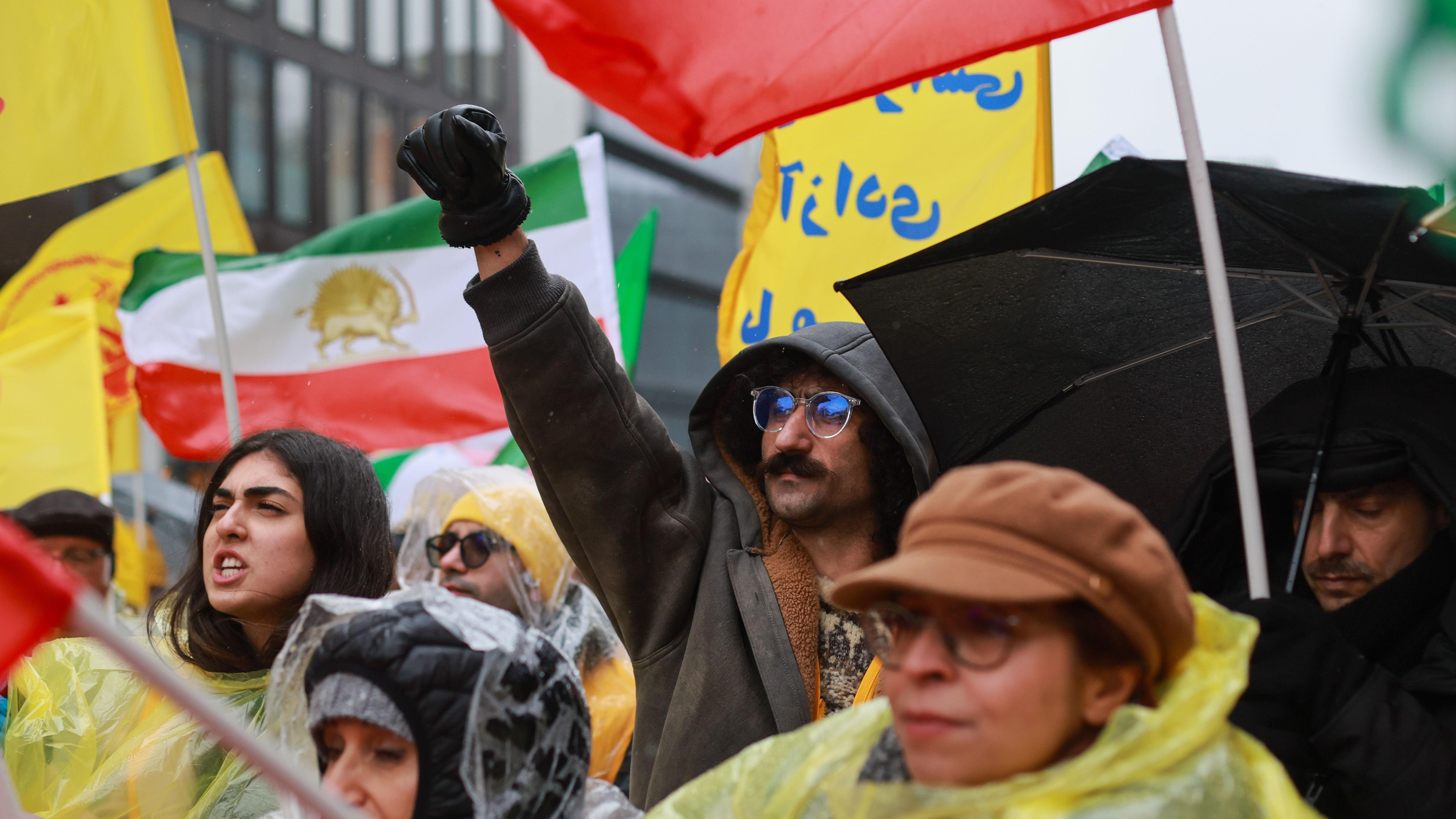 Protesti u Iranu: Više od 100 žrtava, Amerika 'spremna da pomogne', tvrdi Tramp 7 Skup podrške demontrantima u Iranu u Briselu