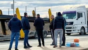 Prevoznici iz Srbije i BiH dogovorili nastavak blokade graničnih prelaza 4 prevoznici