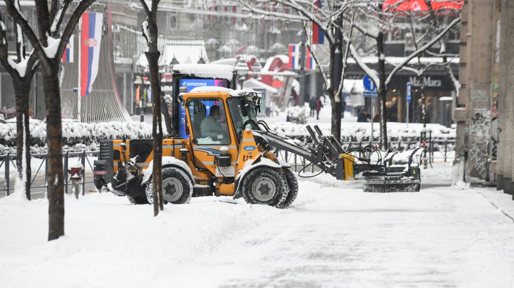 Putevi Srbije upozorili vozače da budu oprezni zbog snega i magle 1