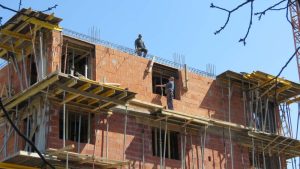 Srpska pravoslavna crkva namerava da investira u stambeni kompleks uz Bulevar Evrope na zemljištu površine od oko dva hektara u Novom Sadu. Lokalitet se sastoji od četiri parcele u vlasništvu SPC, koje su deo zelene površine na uglu Bulevara Evrope i Rumenačke ulice, u blizini Gradskog groblja.