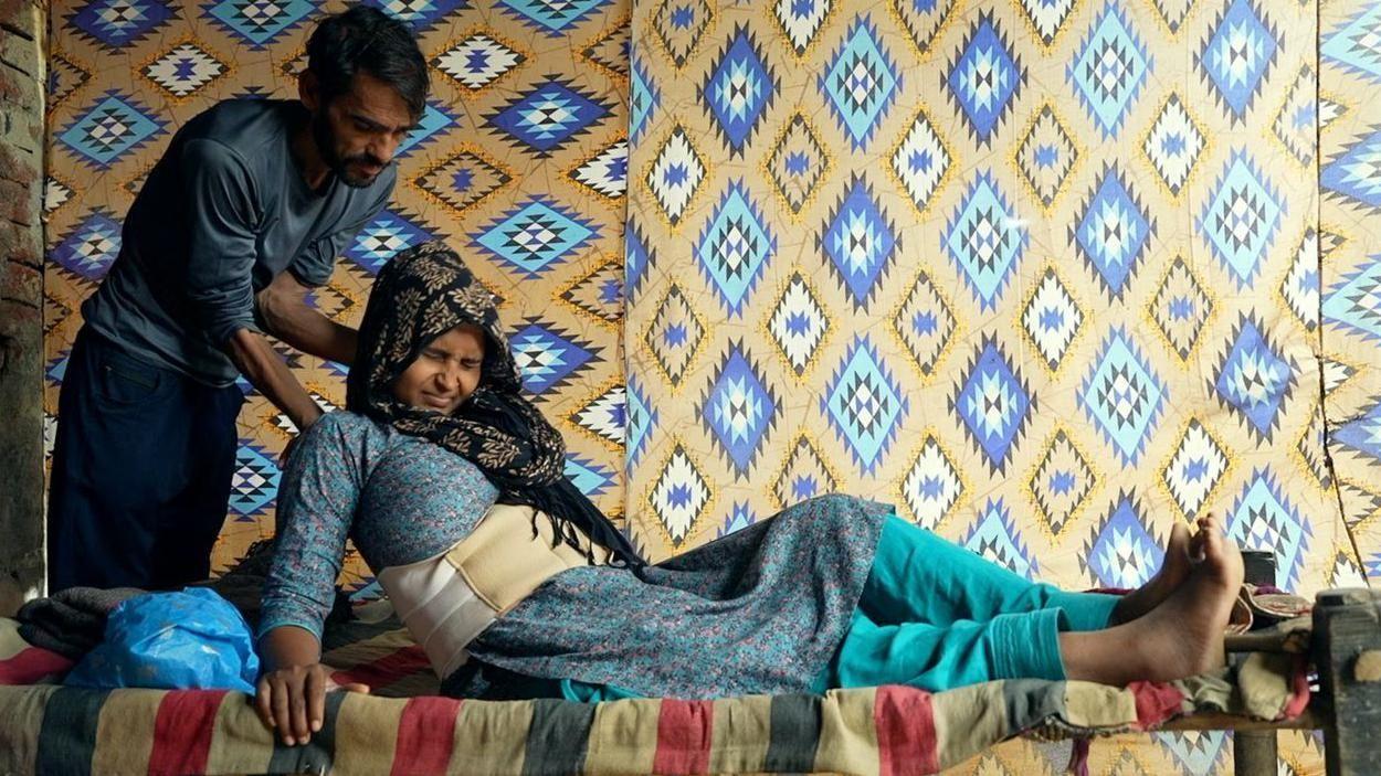 Sarveš ima 21 šav na stomaku i mora da leži i miruje da bi se oporavila 