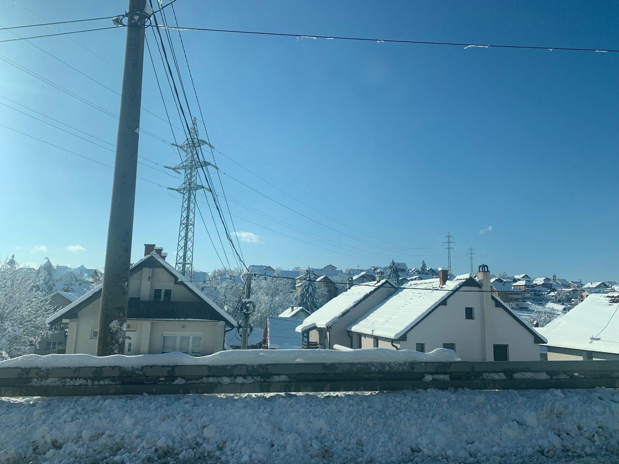 Lozica sedam dana bez struje zbog snega, vanredna situacija u 15 srpskih opština 7 Valjevo put ka Brankovini i strujni kablovi