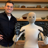 Egi, Neo, Ajzak i Memo su kućni roboti, biste li im dozvolili da vam operu sudove 5