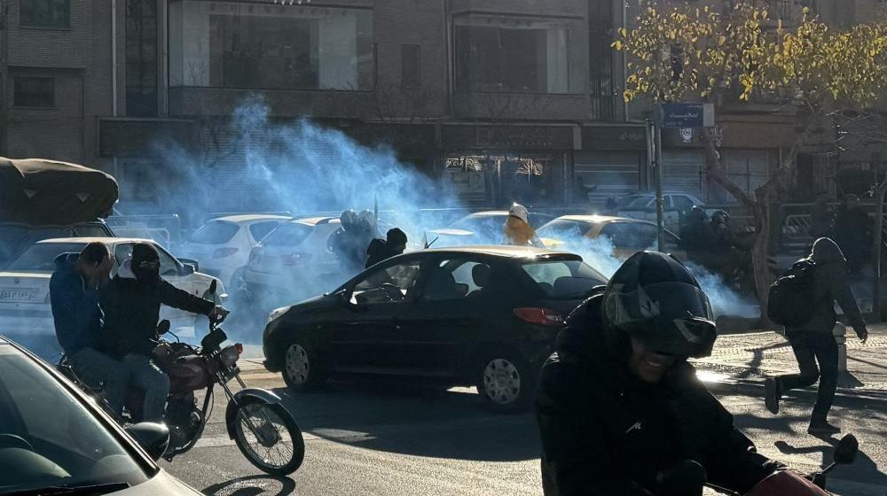 Protesti potresaju oslabljeni Iran, Tramp upozorava vlasti 7