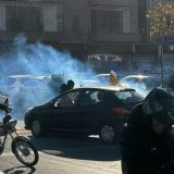 Protesti potresaju oslabljeni Iran, Tramp upozorava vlasti 5