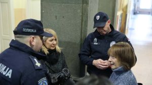 Burno jutro u Prvoj niškoj gimnaziji: Smena direktora nije obavljena, intervenisala policija 9