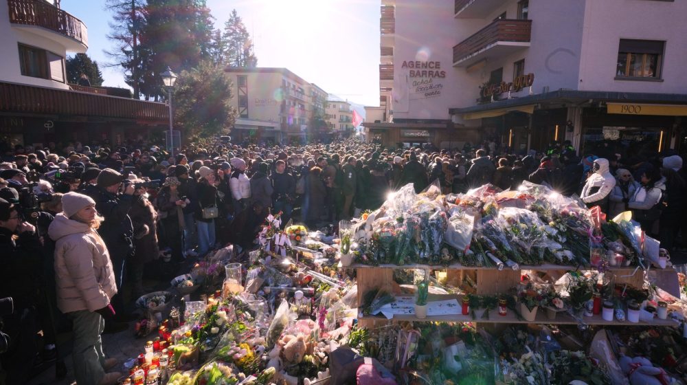 Stotine prošetali u tišini odajući poštu nastradalim u požaru u Kran-Montani 1