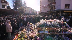 Stotine prošetali u tišini odajući poštu nastradalim u požaru u Kran-Montani 5