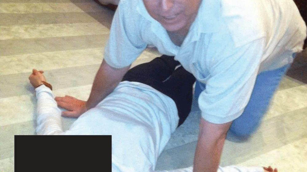 Milioni novih dokumenata o Epstinu: Gejts, Mask i ražalovani princ Endru nad telom žene 7