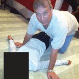 Milioni novih dokumenata o Epstinu: Gejts, Mask i ražalovani princ Endru nad telom žene 6