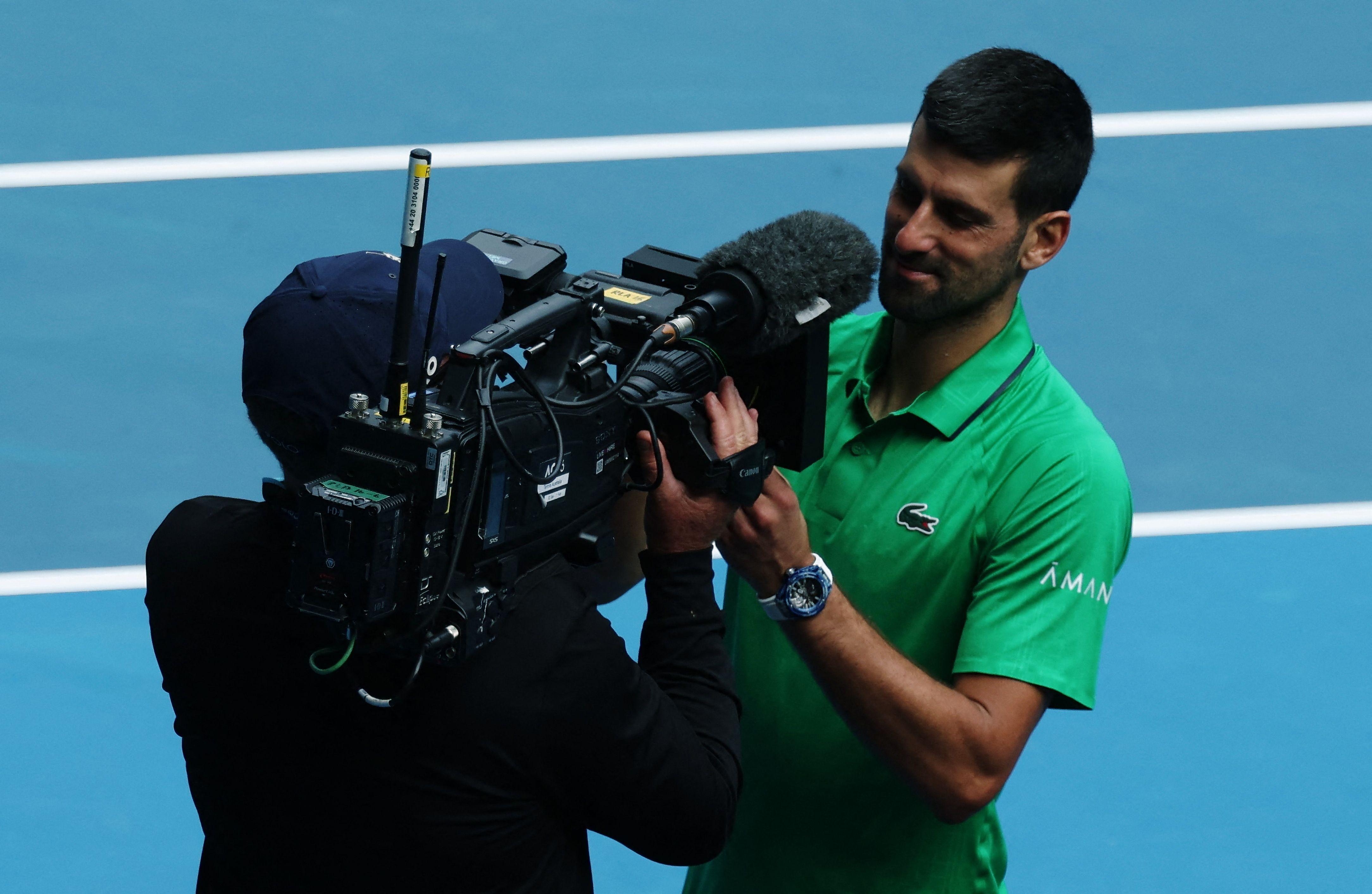 đoković se potpisuje na kameru