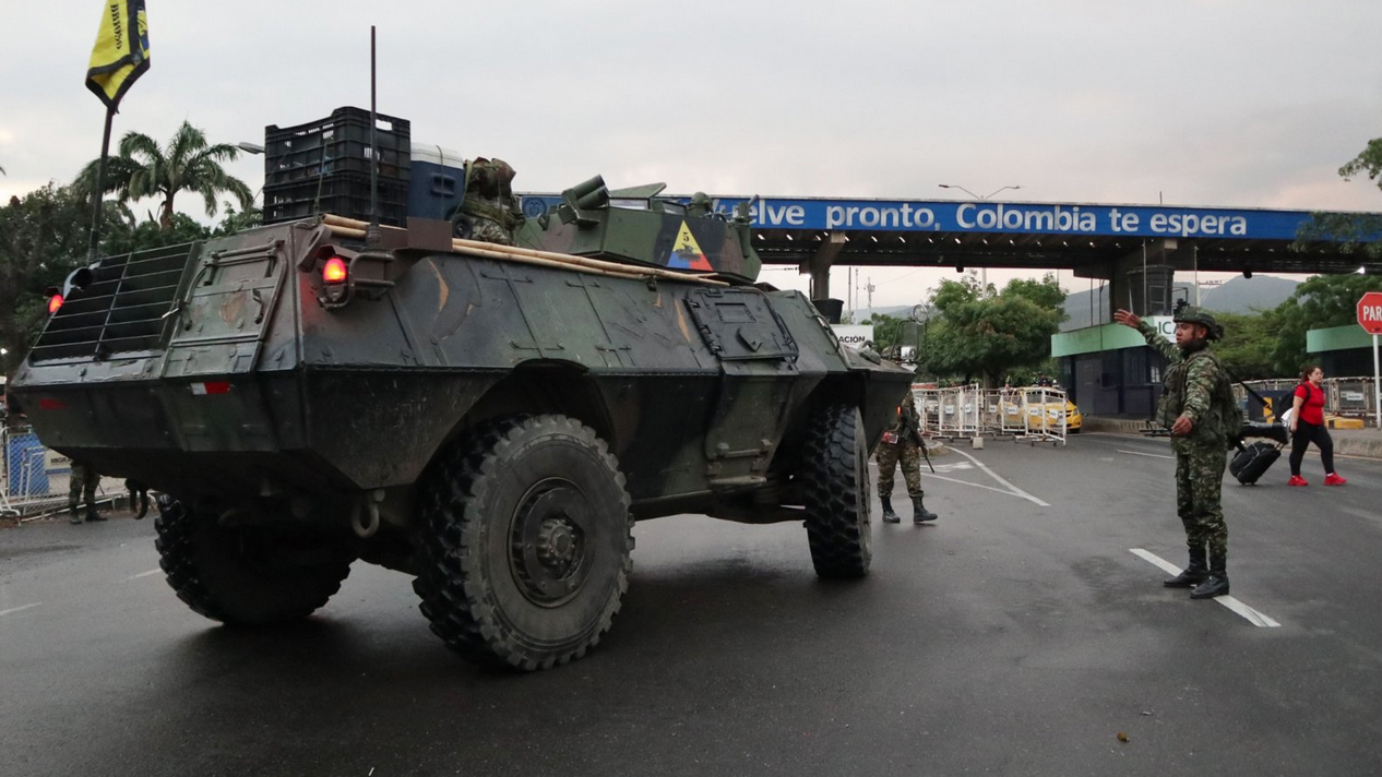 Amerika napala Venecuelu i 'zarobila' Madura, objavio Tramp 6 Vojska na granici sa Venecuelom