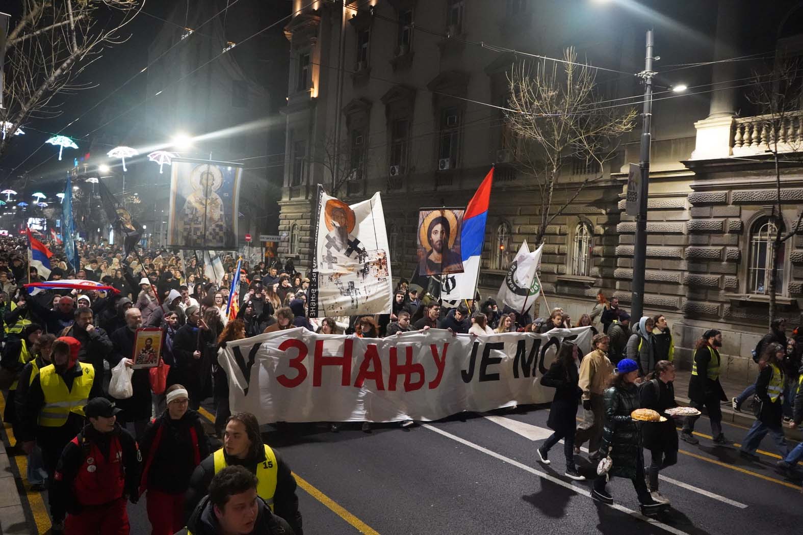"Vučić uistinu ima mnogo razloga za brigu": Zbog čega je govor rektora Vladana Đokića na protestu “U znanju je moć” pokrenuo novi talas napada na njega? 2 "Vučić uistinu ima mnogo razloga za brigu": Zbog čega je govor rektora Vladana Đokića na protestu “U znanju je moć” pokrenuo novi talas napada na njega? 2