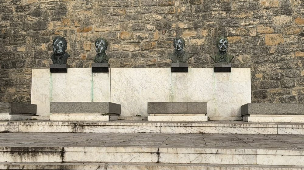 Talasi vandalizma u Beogradu: Oskrnavljeni spomenici Pekiću, Tucoviću i narodnim herojima 10