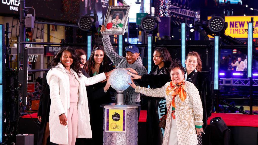 U fotografijama: Nova godina širom sveta 3 Odlazeći gradonačelnik Njujorka Erik Adams