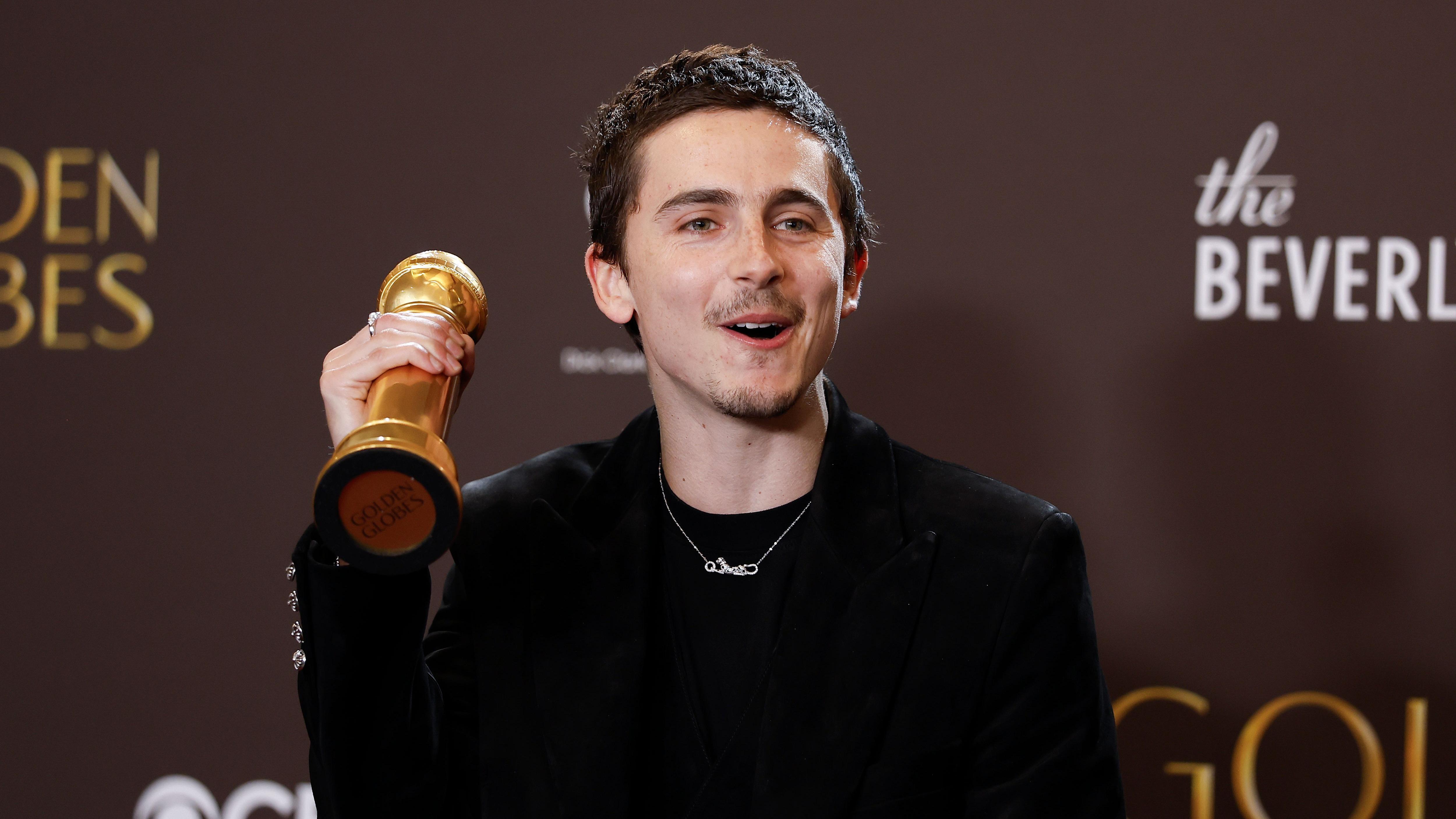 Timoti Šalame slavi sa njegovim prvim Zlatnim globusom u karijeri