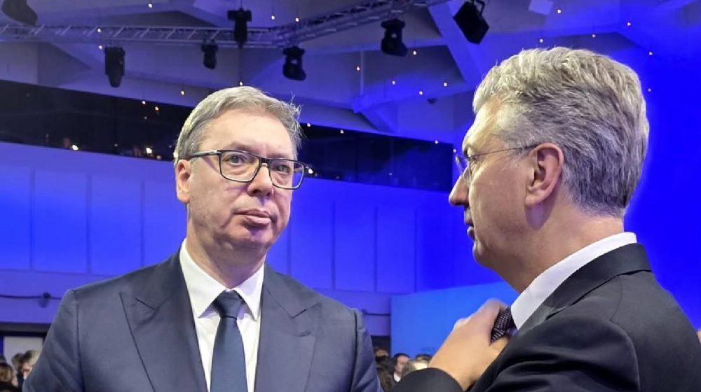 Vučić u trendu za komentarisanje na mreži Iks: Mračno raspoloženje u Davosu 10