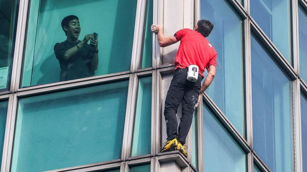 Penjač stigao do vrha nebodera visokog 508 metara bez zaštitne opreme 11