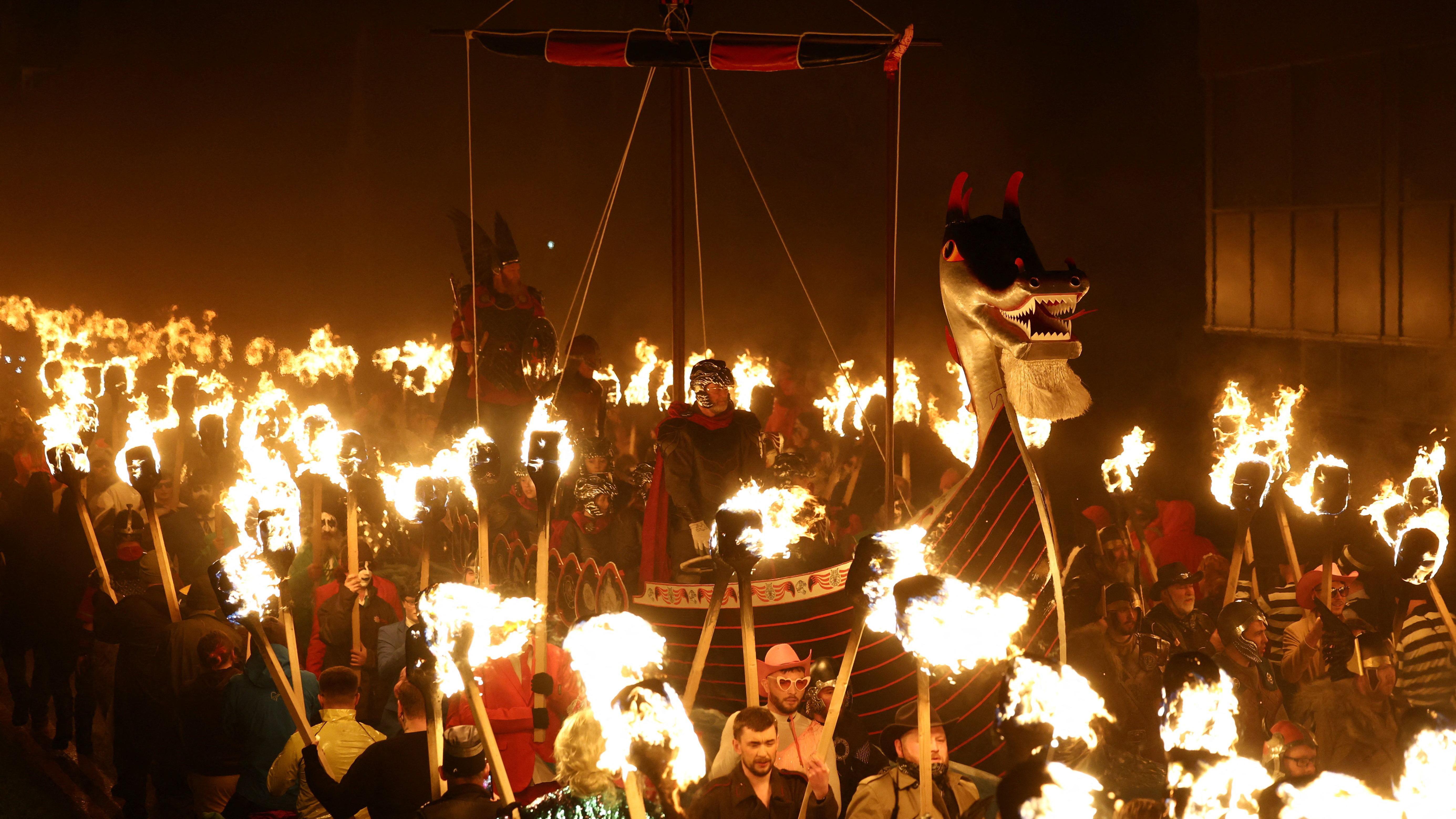 Stotine ljudi marširalo je ulicama Lervika