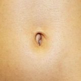 Zašto se nekim ljudima skuplja vuna u pupku: Evo istine 2