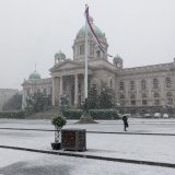 Balkan pod snegom, uklonjeno Božićno seoce ispred Skupštine Srbije 7
