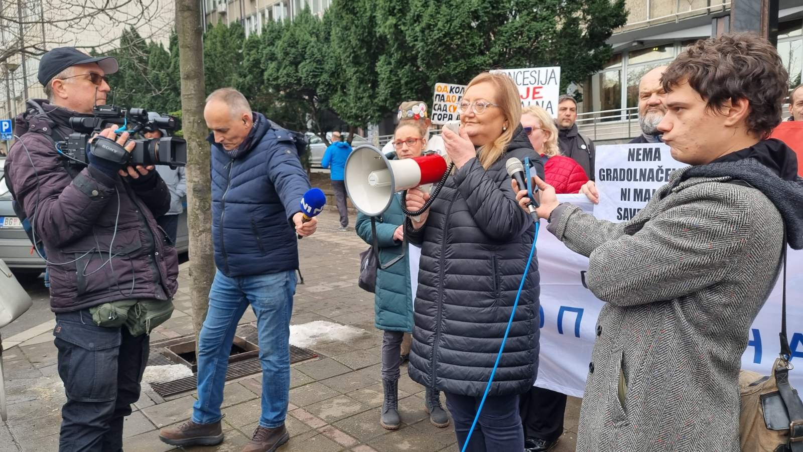 "Ministar da bude spasilac, a ne pogrebnik državnog zdravstva": Zaposleni Apoteke Beograd protestovali protiv privatizacije 2