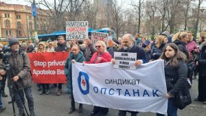 "Ministar da bude spasilac, a ne pogrebnik državnog zdravstva": Zaposleni Apoteke Beograd protestovali protiv privatizacije 5