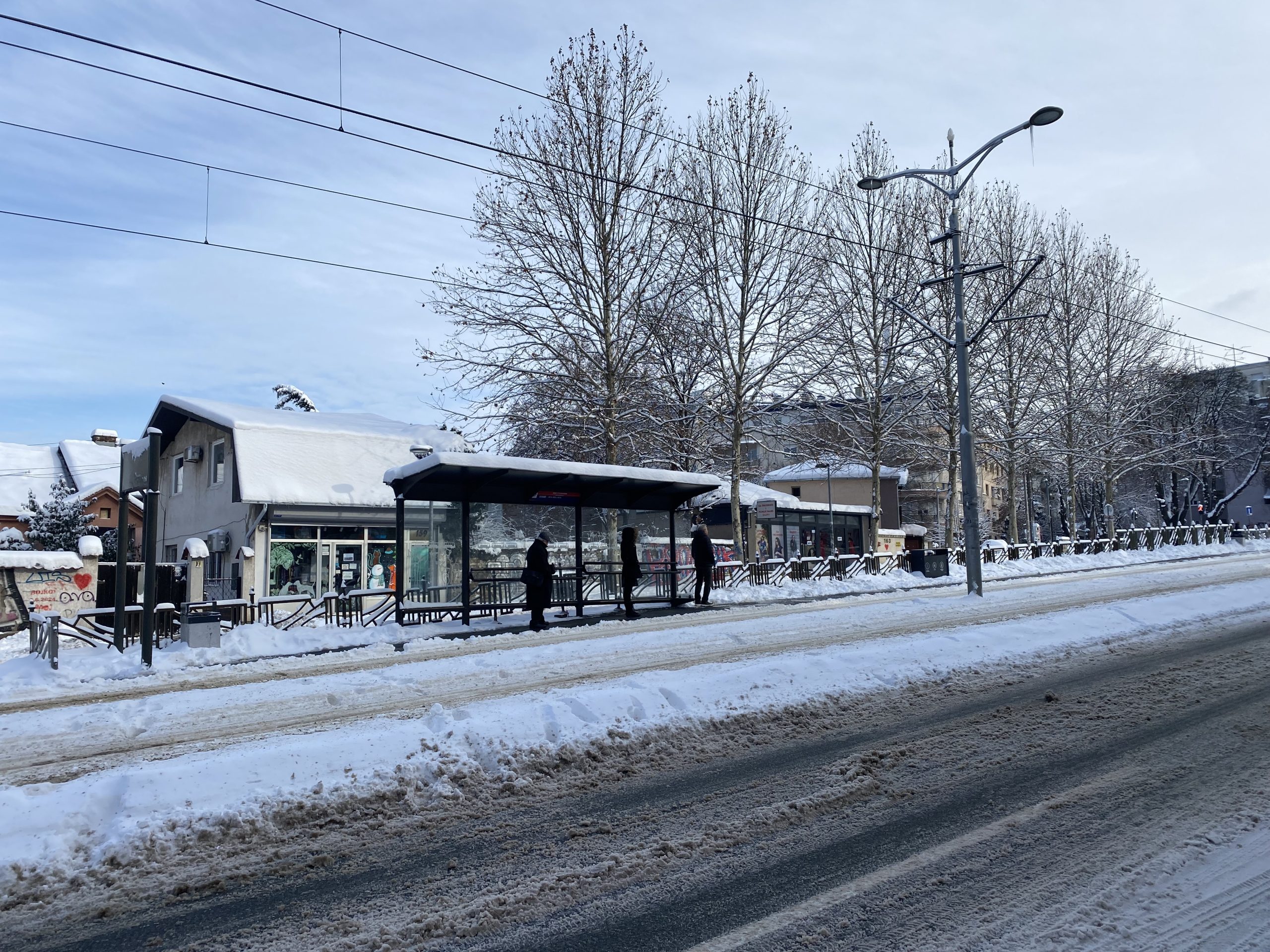 Srbija pod snegom: Vanredna situacija u više opština, problemi sa strujom, na terenu 2.324 putara, otežan saobraćaj u Beogradu 4