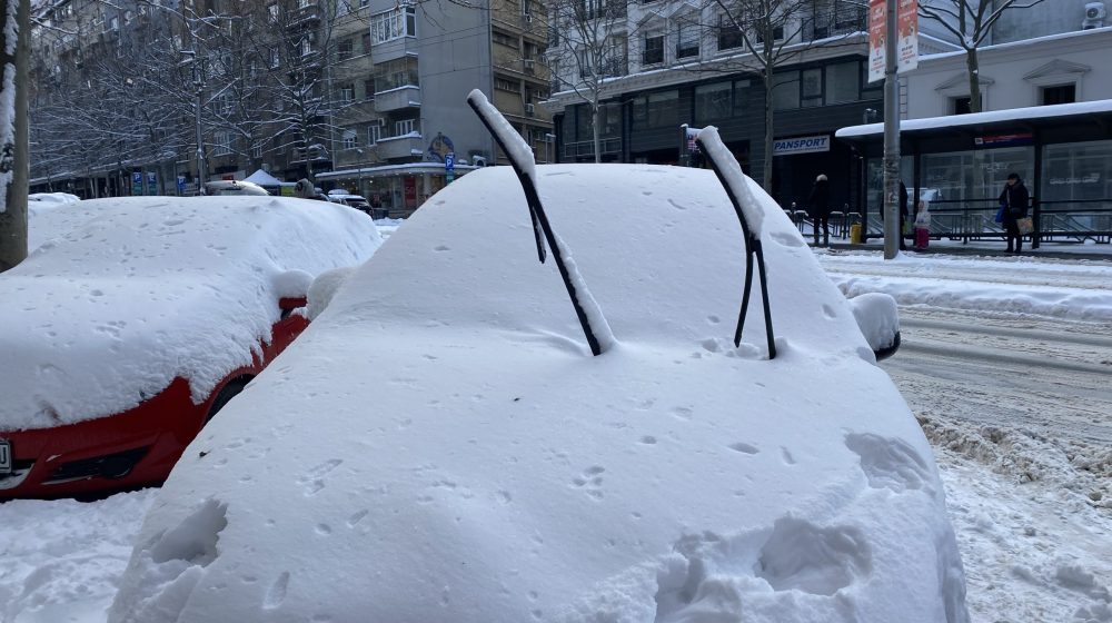 Srbija pod snegom: Vanredna situacija u više opština, na terenu 2.324 putara, otežan saobraćaj u Beogradu, trole ne rade 8