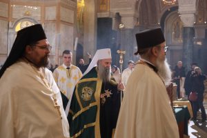 Patrijarh Porfirije u hramu na Vračaru: Sveti Sava je pokazivao da je mir osnova svakog uzrastanja 10