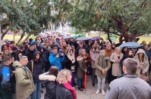 Nikad ne zaboravljamo, pamtimo: Studenti PMF-a u Kragujevcu održavaju 16 minuta ćutanja za nastradale u Novom Sadu 32