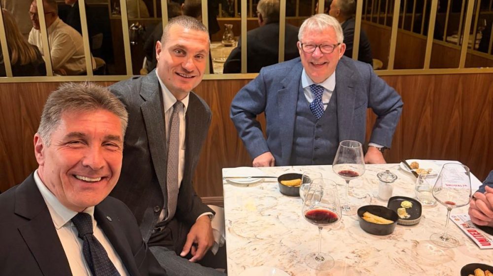 Na stadionu se orilo „Nemanja from Serbia“: Profesor Vladimir Dugalić za Danas o meču Mančester junajteda na kojem je bio sa Nemanjom Vidićem i Aleksom Fergusonom 6