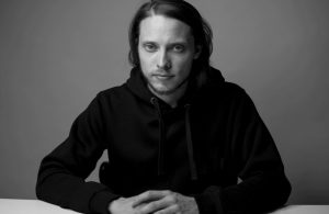 Od početka rata u Ukrajini februara 2022, u Beogradu se beleži dolazak brojnih ruskih umetnika koji ovde žele da nastave rad, i da se integrišu u naše društvo i našu kulturnu zajednicu.