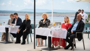 Samo mesec dana od kada je izašao prvi trejler, spektakularna balkanska komedija potpuno je okupirala interesovanje bioskopske publike. Svečana premijera filma „Svadba“, zakazana za 28. januar u Sava centru, rasprodata je u rekordnom roku. Fantastična regionalna glumačka ekipa, kao i priča u kojoj mnogi mogu da se prepoznaju, stavila je ovaj film u sam vrh interesovanja.