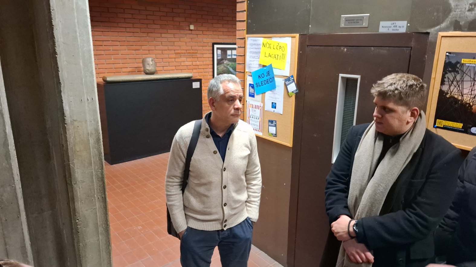 Studenti tvrde da počinje blokada Filozofskog u Novom Sadu: Dekan kaže da blokade neće biti (FOTO; VIDEO) 3