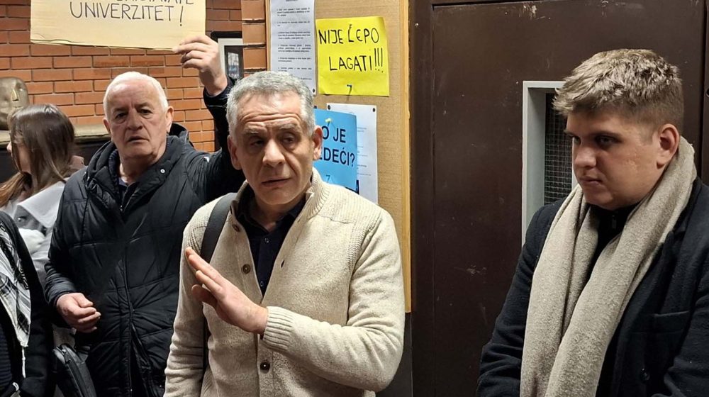 Ko je Milivoj Alanović, dekan Filozofskog fakulteta u Novom Sadu, koji je dva puta zvao policiju na svoje studente? 9