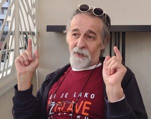 Priča, peva i piše: Ko je Miroslav Miletić, novinar kome je stigla fejk prijava za učešće na protestima? 6