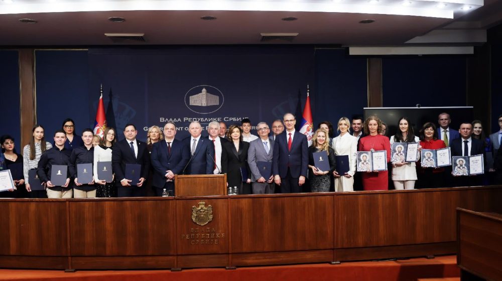 SRCE kritikuje vlast: Čime je Lejdi Dron zaslužila Svetosavsku nagradu 8