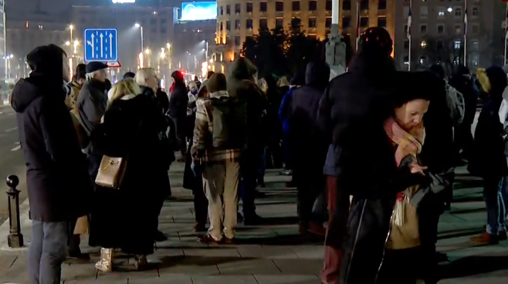 U toku protest ispred Skupštine: Vršiti pritisak uvek i konstantno 8